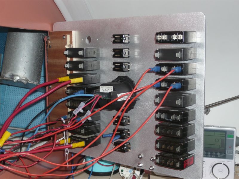 [Immagine: 2011115105747_QE interno.jpg]